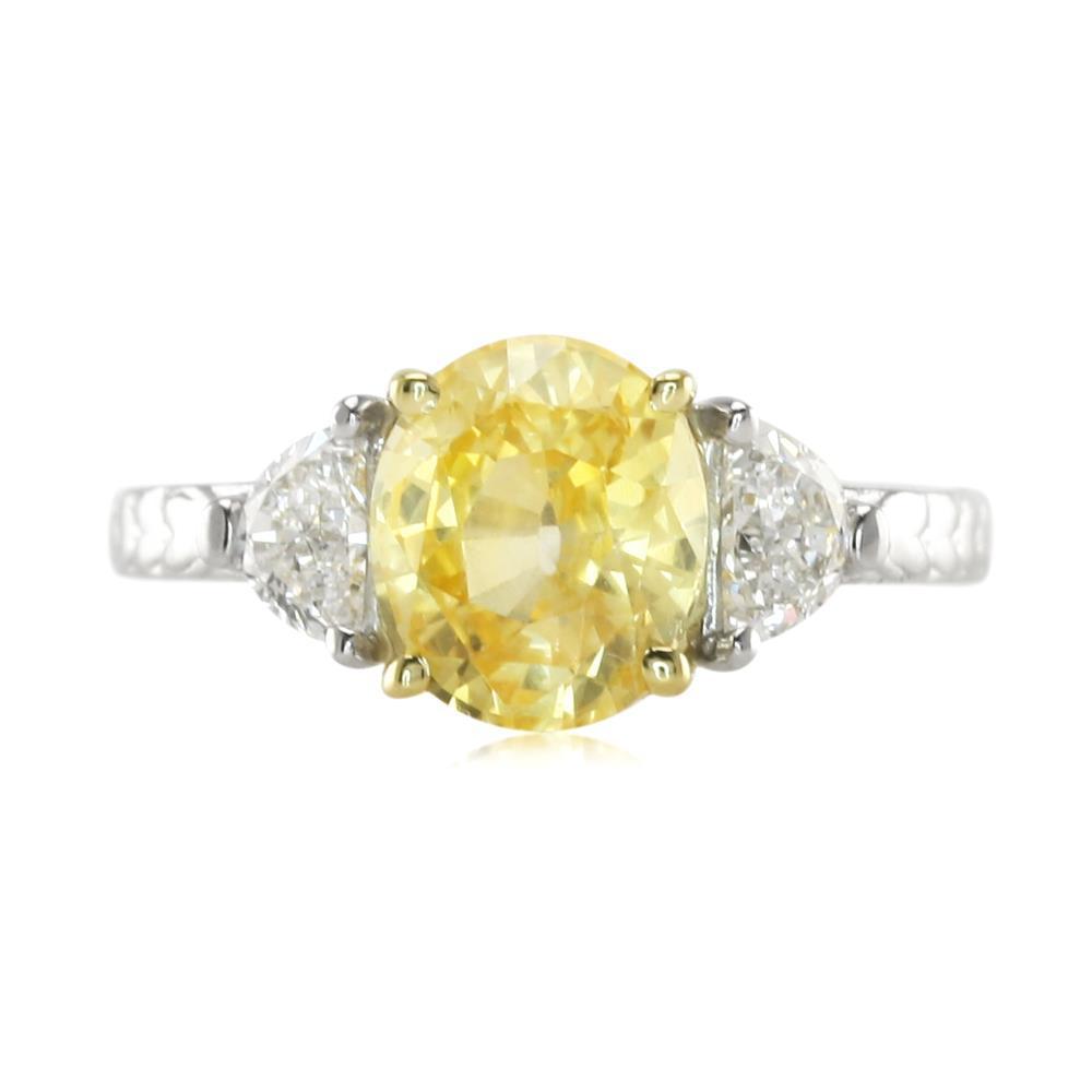 Ring aus 14 Karat Weißgold mit ovalem gelbem Saphir und Trillionen Diamanten, 4 Karat - harrychadent.ch