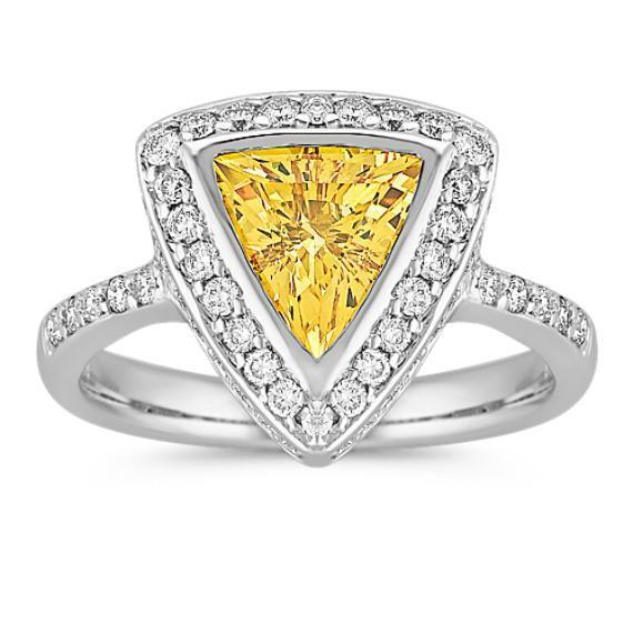 Ring mit 3 Kt. Trillion Schliff Gelber Saphir Und Runde Diamanten Weißgold - harrychadent.ch