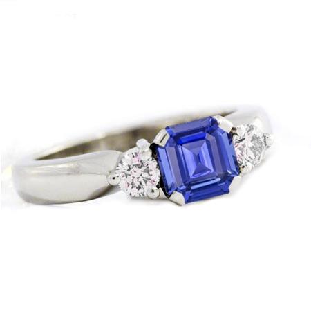 Smaragd-Saphir-Damenring mit 3 Steinen und rundem Diamanten von 1,25 Karat - harrychadent.ch