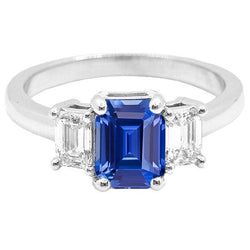 Smaragdblauer Saphir- und Diamantring mit drei Steinen 2.50 Karat