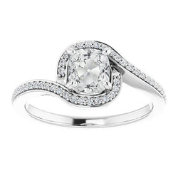 Halo Cushion Old Mine Cut Diamantring Twisted Style 5 Karat